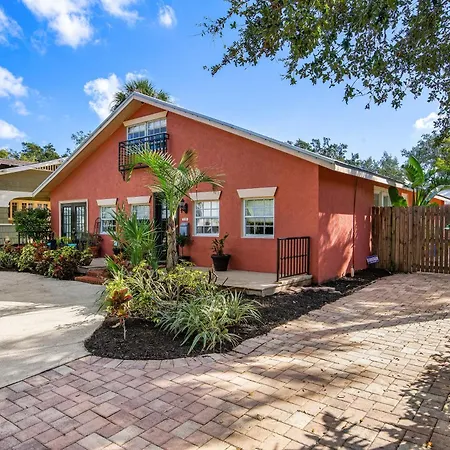 Villa Bella! Amazing Pool Home With Cabana Just Minutes From Downtown!